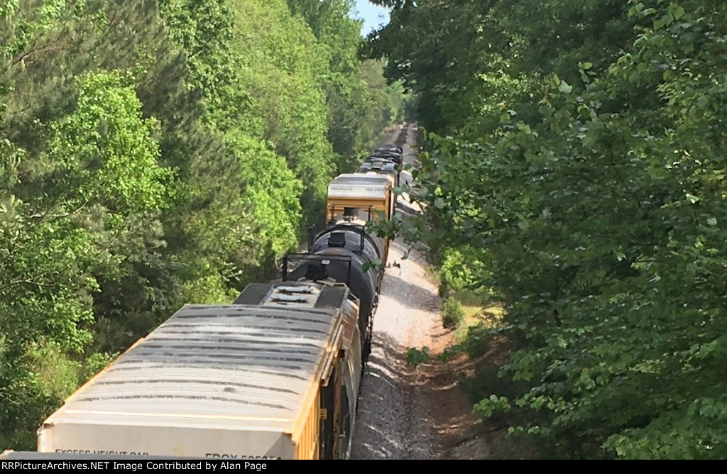 CSX 865 leads NB